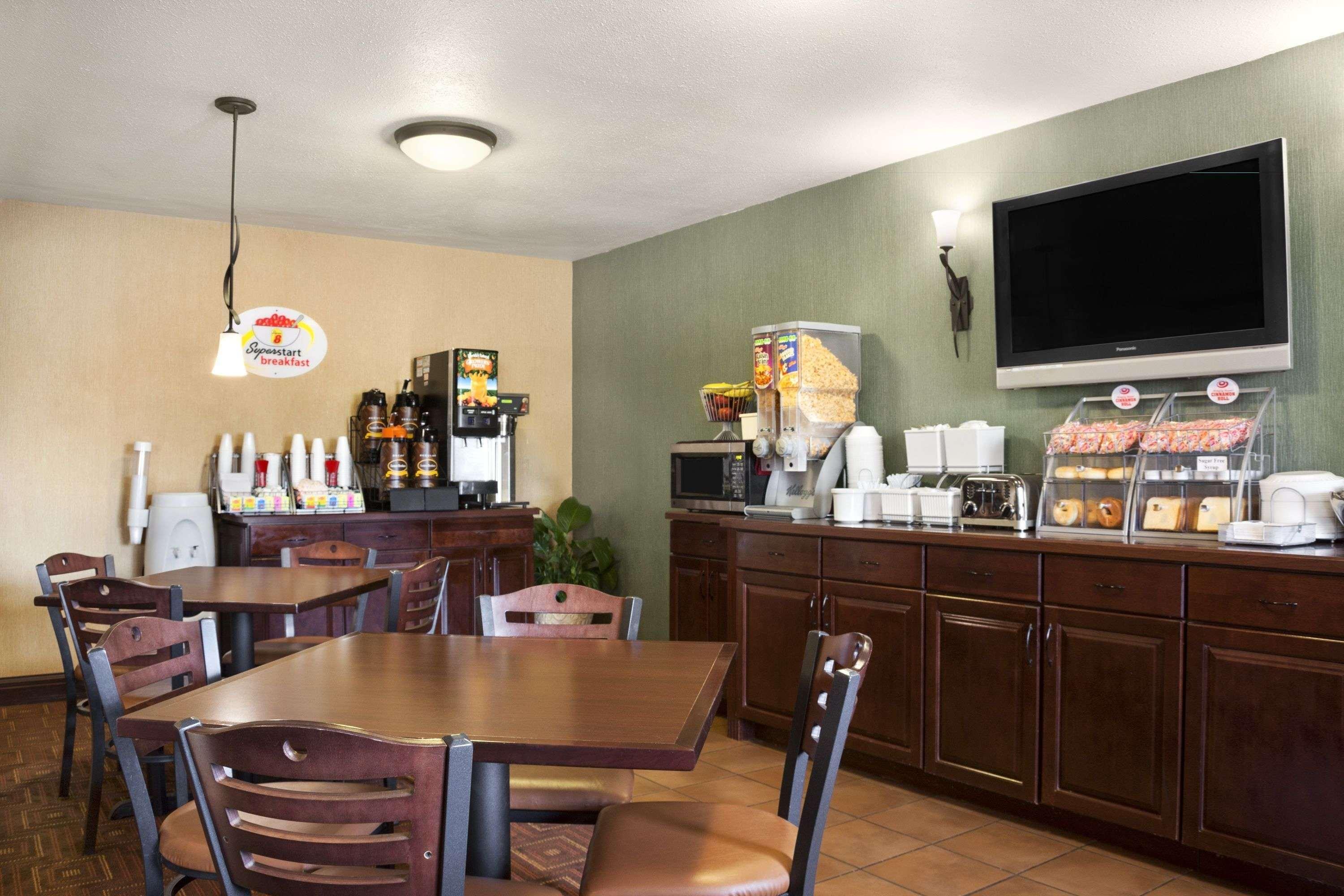 Super 8 By Wyndham Fairview Heights-St. Louis Motel Ngoại thất bức ảnh